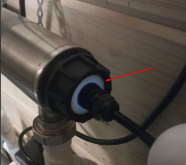 Свет лампы через фторопластовое колечко