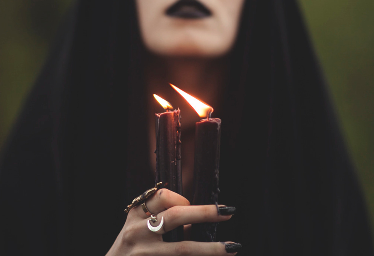 Свеча черная. Ритуалы со свечами. Свечи ведьмы. Черные магические свечи. Ведьма наводящая порчу