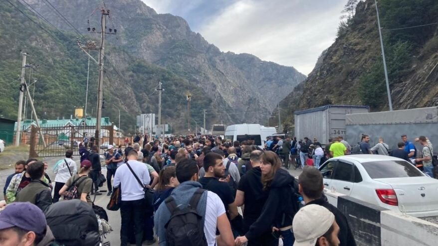 Перед въездом на КПП "Верхний Ларс", начало октября 2022 г.