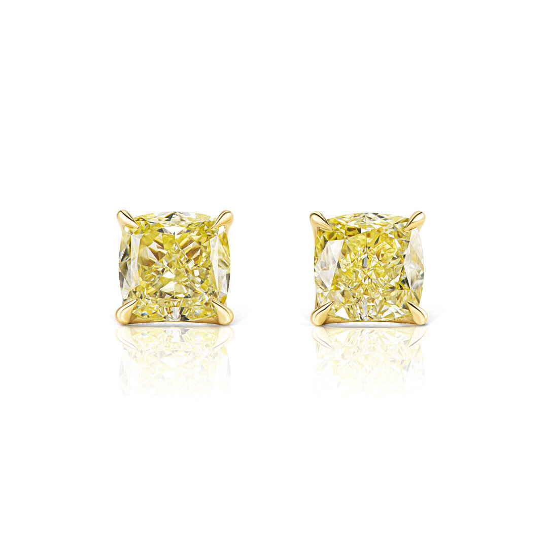   Серьги Parure Atelier, от 930 900 руб.  Фото: Архивы пресс-служб