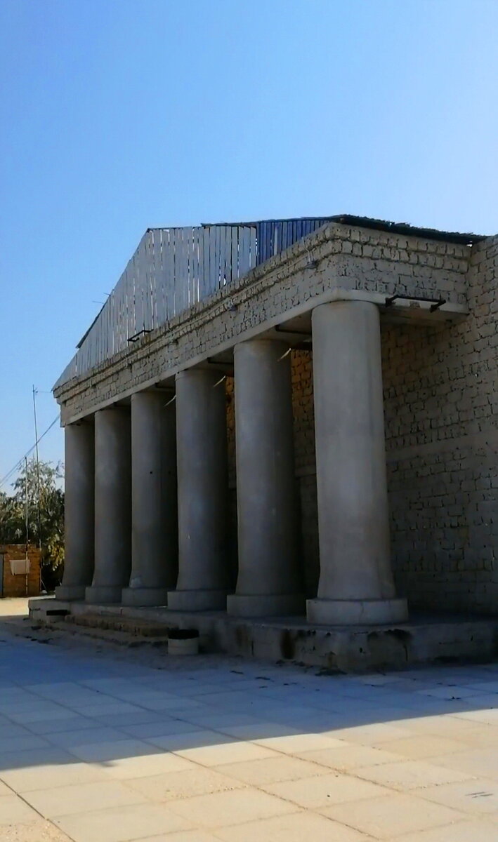 На входе еще вот такая красота.