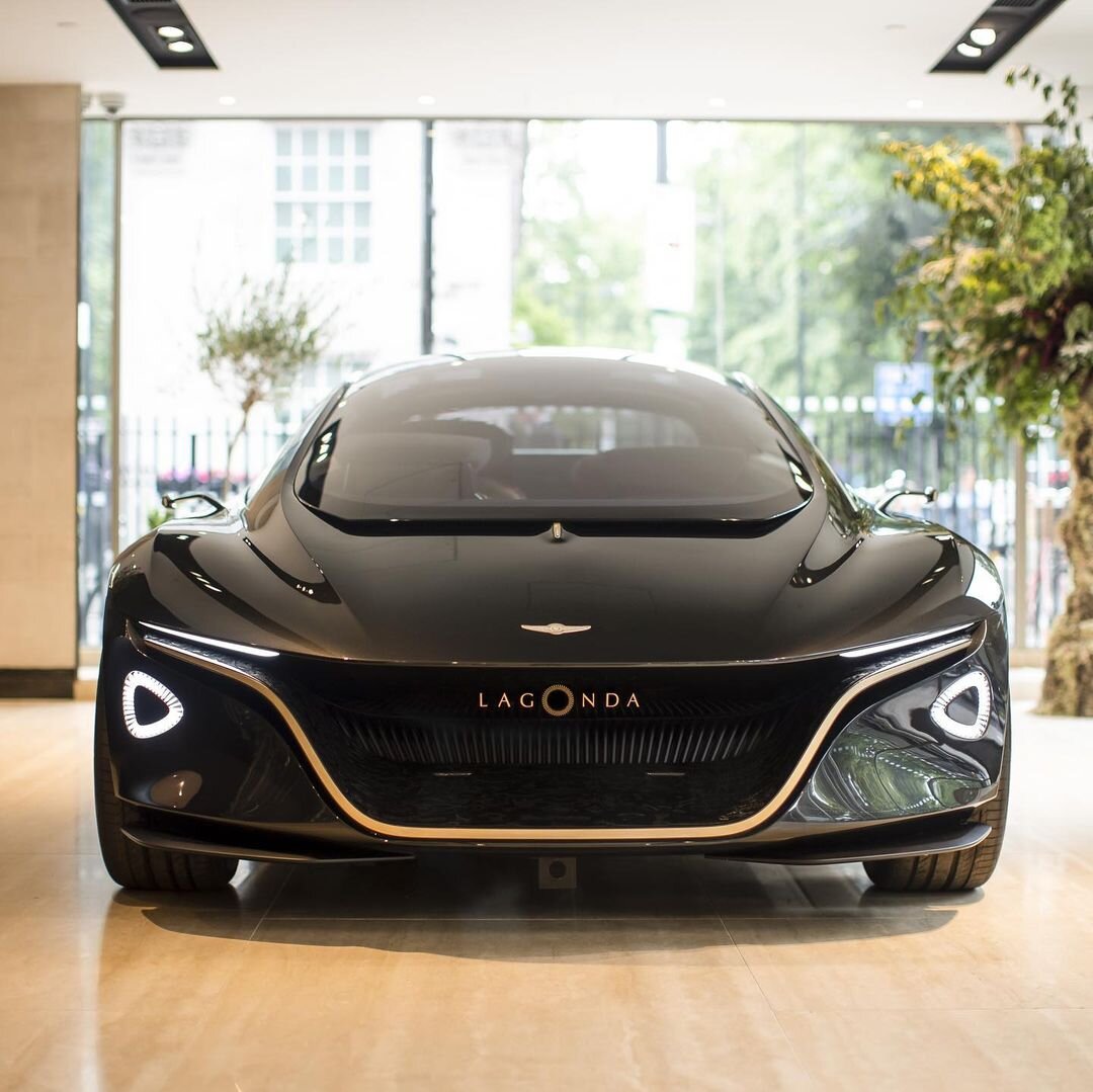 Машина Aston Martin rapide Concept