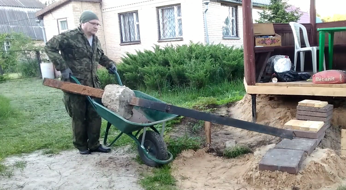 Такой хороший столб надо пускать в дело