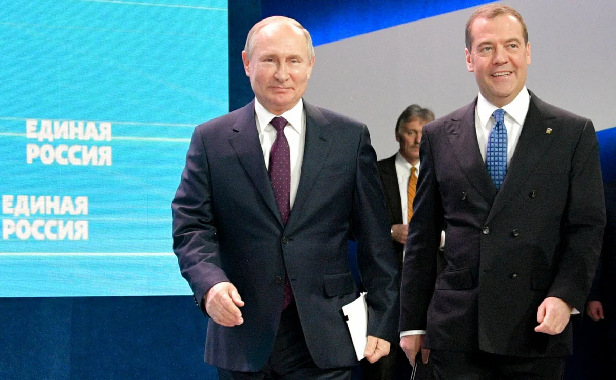 Политический лидер единая. Медведев председатель партии Единая Россия. Единая Россия партия Путина партия Медведева. Лидер Единой России 2021.