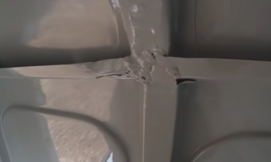 Сварочные швы в УАЗе.