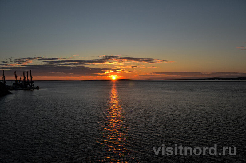 Закат в столице Чукотки, летом тут ночи совсем короткие, но они дарят вот такие кадры