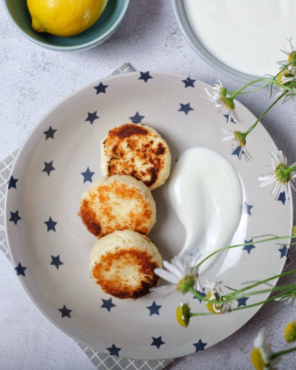 Сырники с кокосовой стружкой и лимонной цедрой, с добавлением кокосовой муки,  жареные на кокосовом масле | Лидия на кухне | Дзен