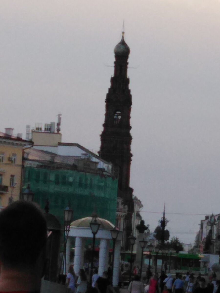 Вид на колокольню с соседней улицы