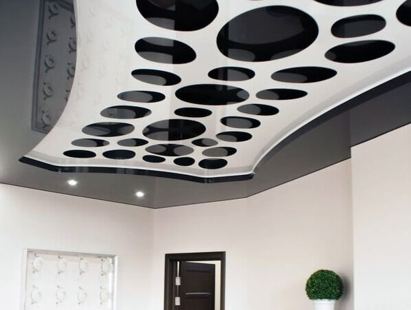 Двухуровневые натяжные потолки: варианты дизайна для разных комнат с фото