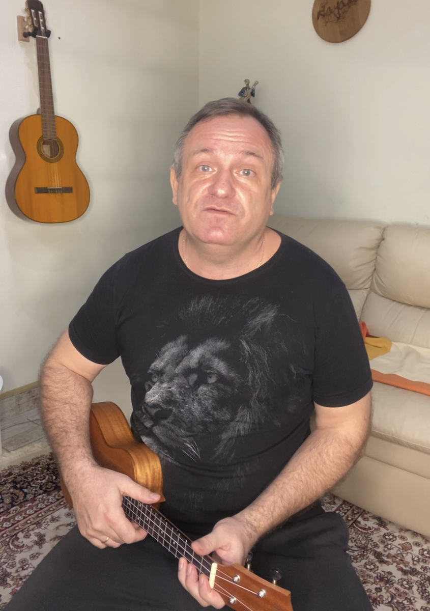 Автор и исполнитель Сергей Степанов.