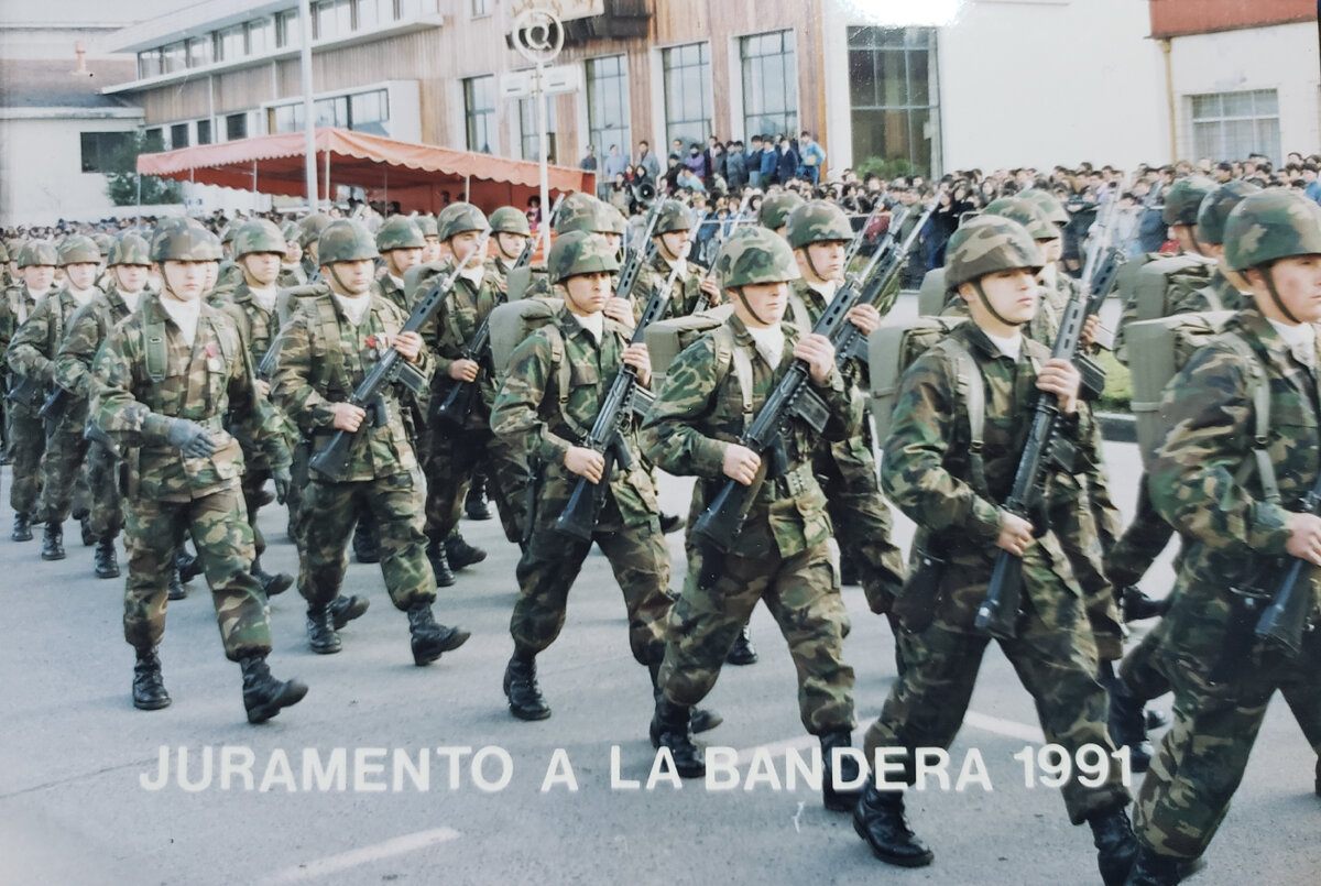 Свекор в армии. Вошел в число 151 солдата, окончившего службу. 1991 год