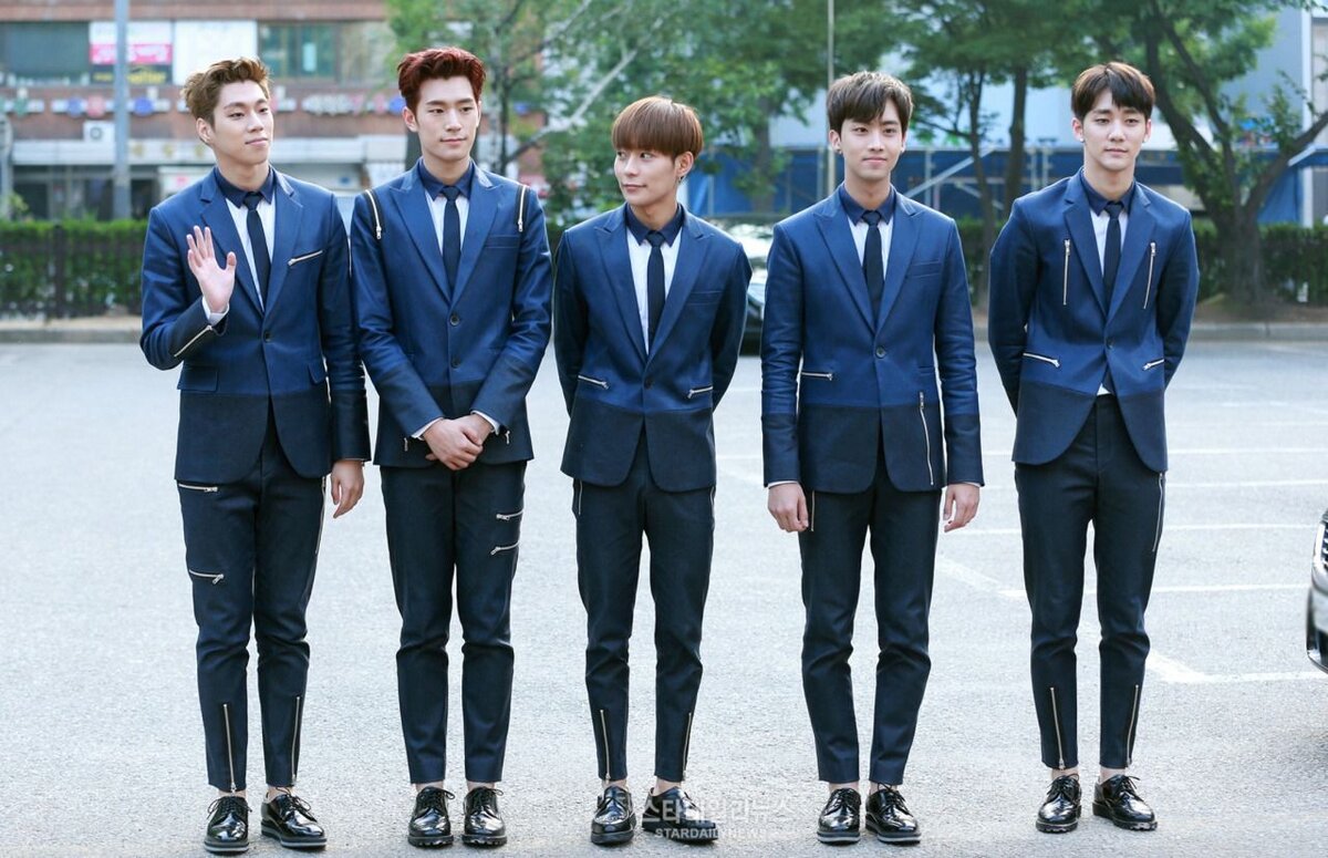 Как видите, он самый высокий) 