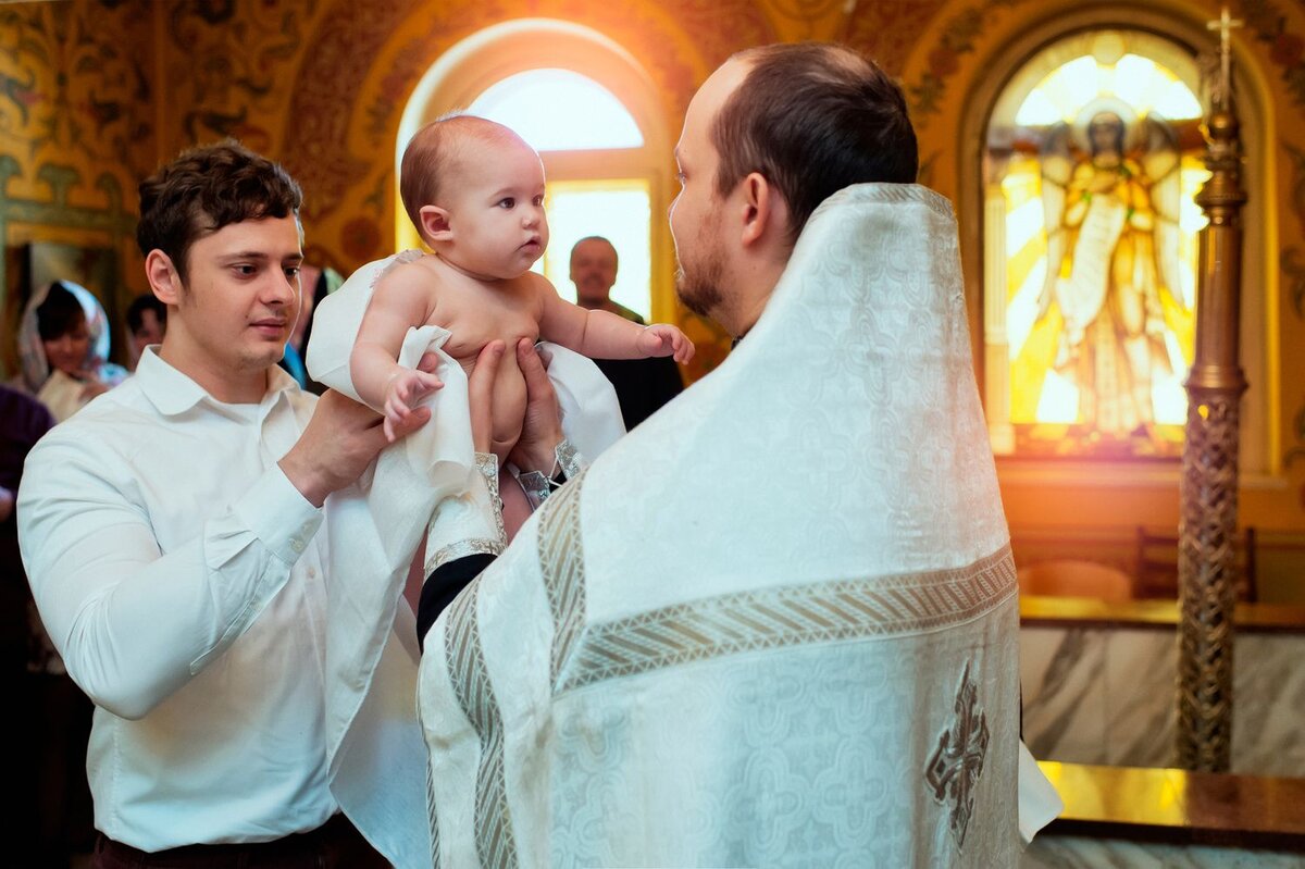 Православные крестят детей. Vj;yj kb ,snm rhtcnysv hjlbntktv cdjtuj ht,tyrf. Почему нельзя быть крестной. Почему нельзя быть крестной. Крестная мама.
