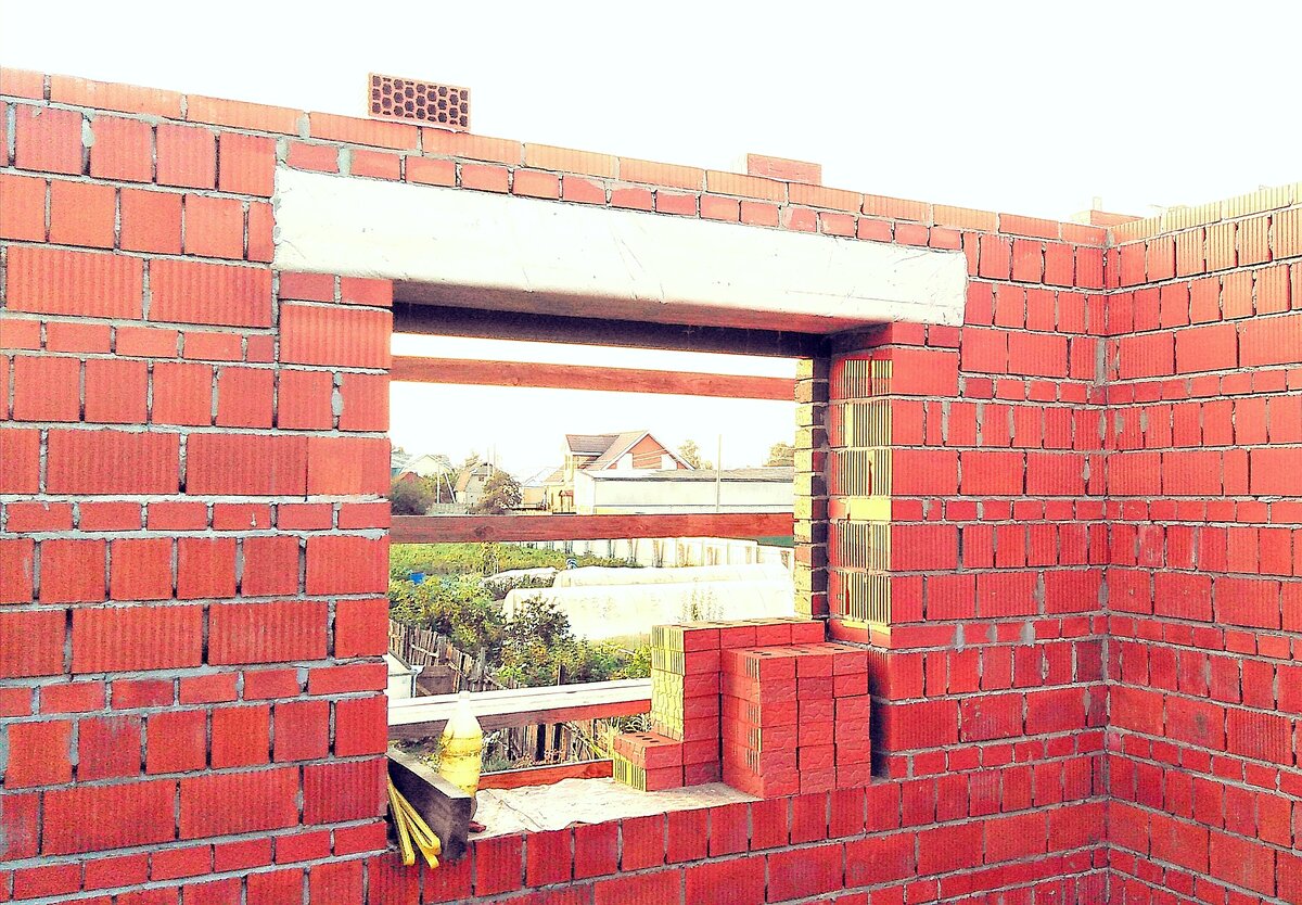 Перемычка над окном. 