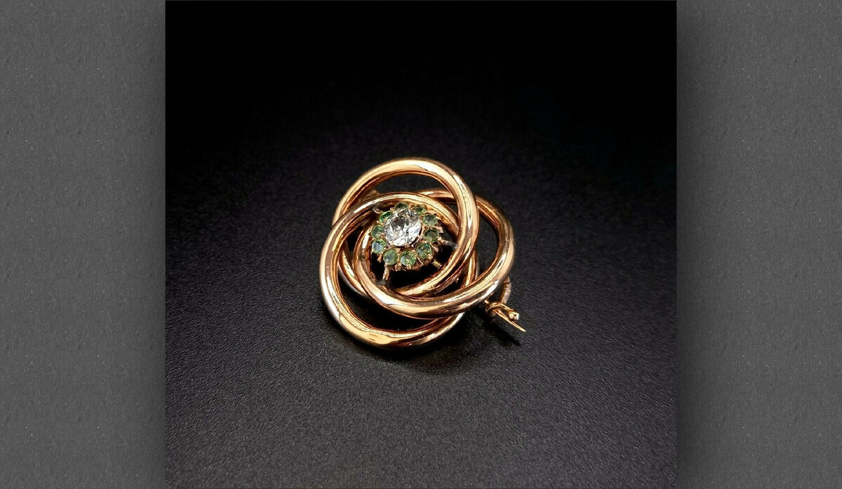 Антикварная золотая брошь. 