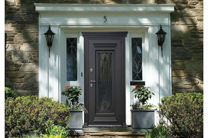 

В зависимости от места установки металлической двери различают: