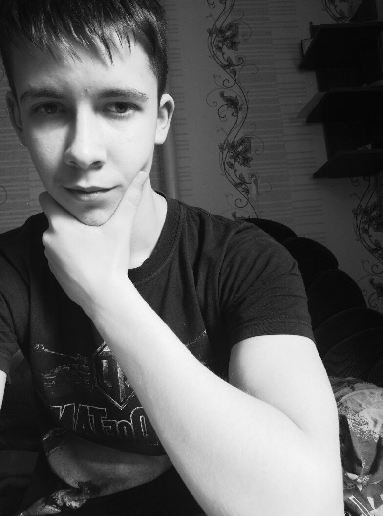 Здесь наглядно видно, никакого намека на бороду.