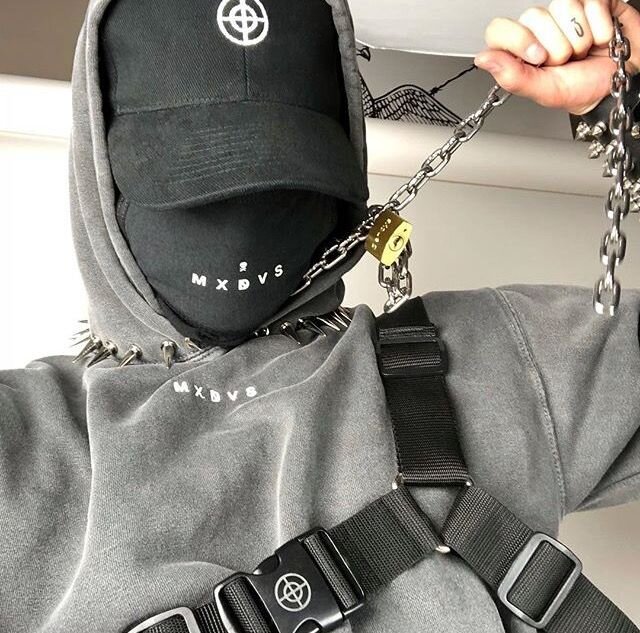 Его основатель и креативный директор Макс Рейндерс всегда интересовался стилем, а когда ему было около 17, он познакомился с такими брендами как Stampd LA, I Love Ugly и UEG. Уличная одежда в те годы выглядела совершенно иначе, чем сейчас: в основном это были просто базовые модели, украшенные логотипами брендов. Но Макса интересовали не логотипы, а новые силуэты. Большое влияние на развитие его образа оказал UEG, который дал возможность начинающему дизайнеру провести съемки своих моделей. Это вдохновило Макса создать собственный бренд, чтобы поделиться авторским видением мира.

