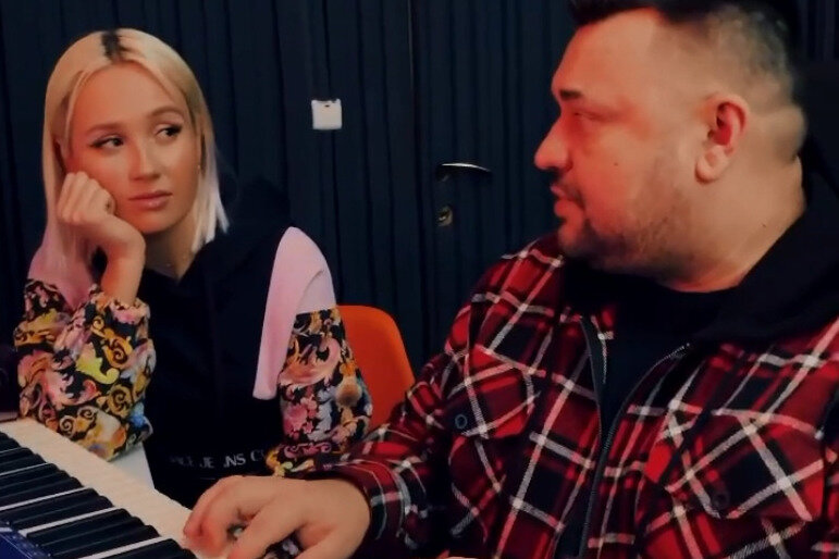 На Клавдию Высокову с конкурса 2010-х "Главная Сцена", которая то и дело, использует старперов в своем творчестве, как вы понимаете, надежды нет.