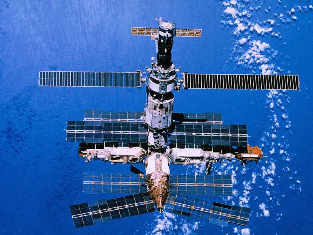 Космическая станция Мир (1998).