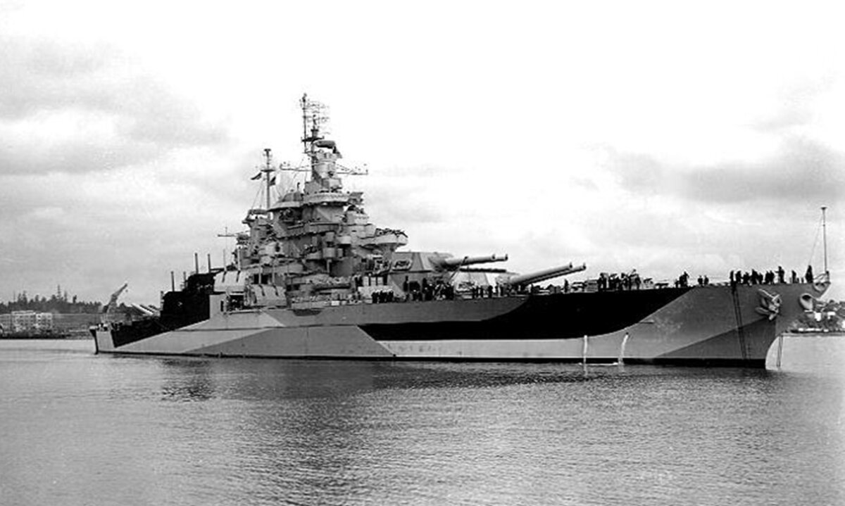 Линкор США "Западная Виргиния", фото 1944 года.