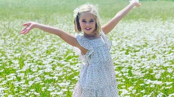 Нежная подборка милых фото в 8 День Рождения принцессы Леонор  дочери принцессы Швеции Мадлен, маленькая блондинка:новые снимки.