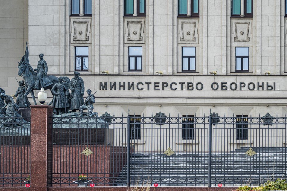     В Минобороны сообщили, что экипаж российского Ми-24 уклонился от попадания выпущенного ВСУ "Стингера"  GLOBAL LOOK PRESS