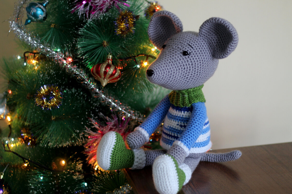 Вязаный мышонок