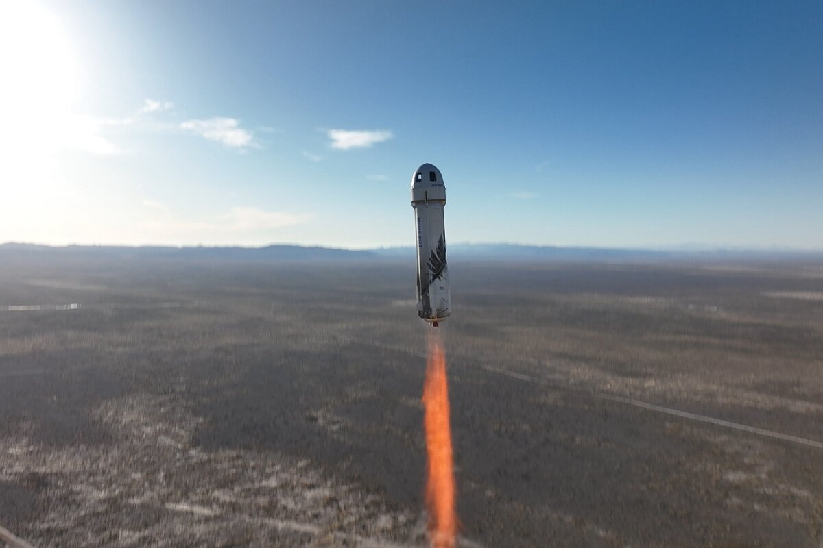 На какую сторону света запускают космические. New Shepard космический корабль. New Shepard Blue Origin. New Shepard туристический полёт. Blue Origin ракета.