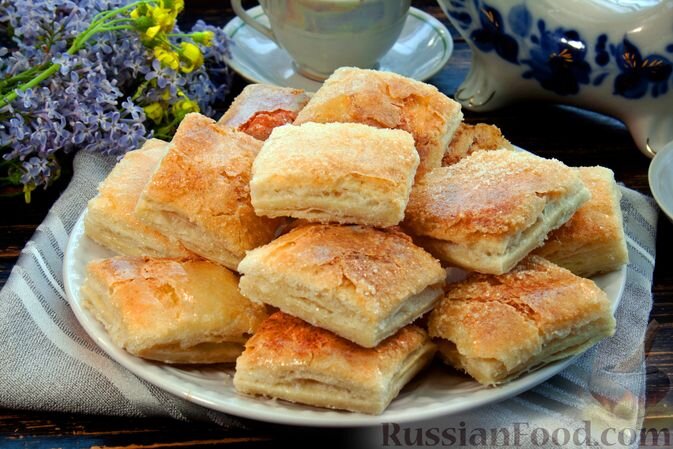 тесто слоеное, яйцо, сахар