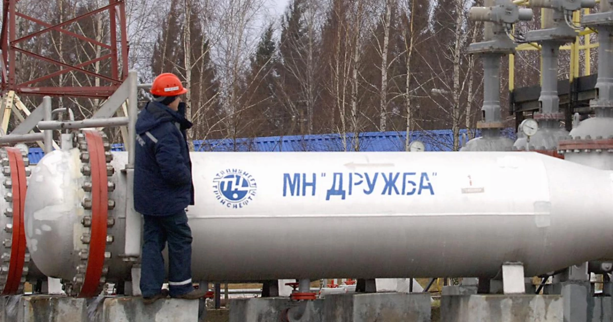 Нефтепровод пока не перекроют.