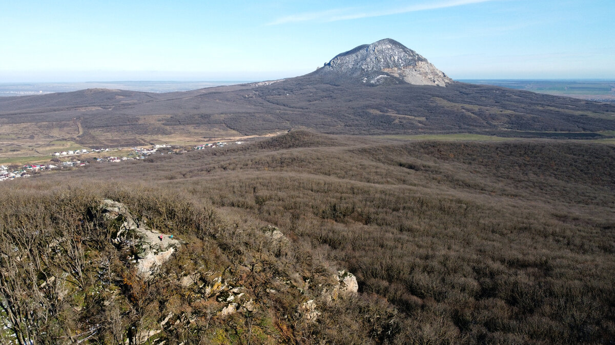 Гора змейка скамейка каменная