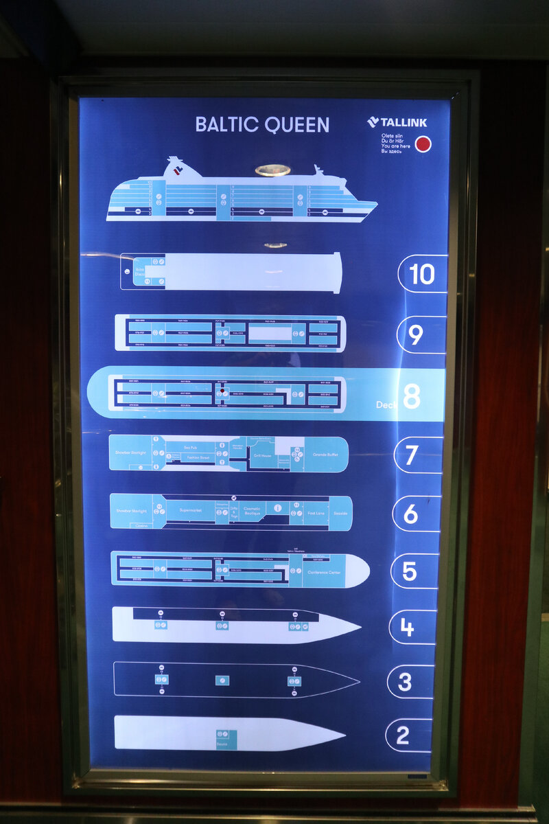 Гигантский дискобар на воде! Как выглядит изнутри десятипалубный паром из Стокгольма в Таллин