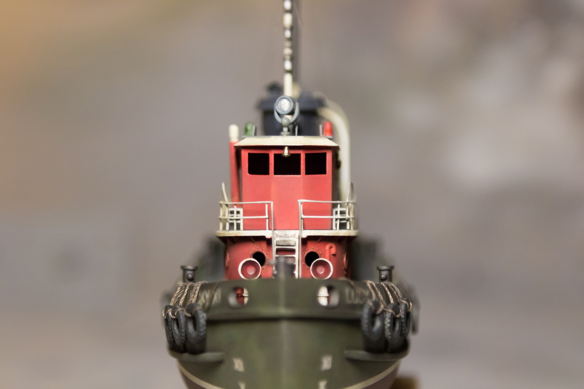 Картинка - обложка для текста. Это Revell Harbour Tug Boat