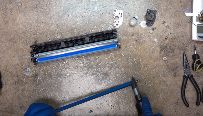 Фото 72. Продуваем обе половины картриджа сжатым воздухом