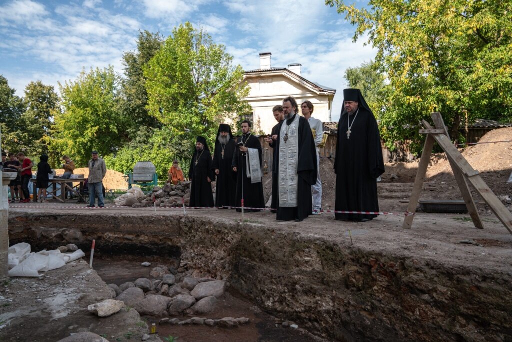 В Торжке у Борисоглебского монастыря нашли захоронения XI-XII веков