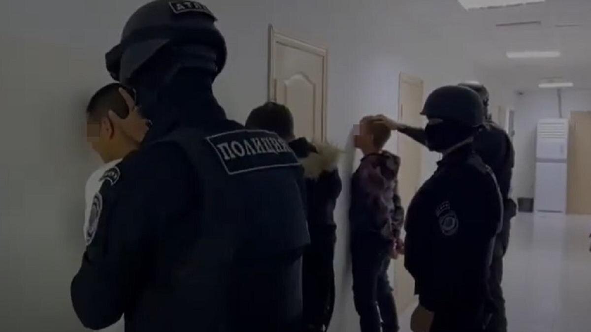    Задержание подозреваемых в Актау:t.me/POLICE_of_KZ
