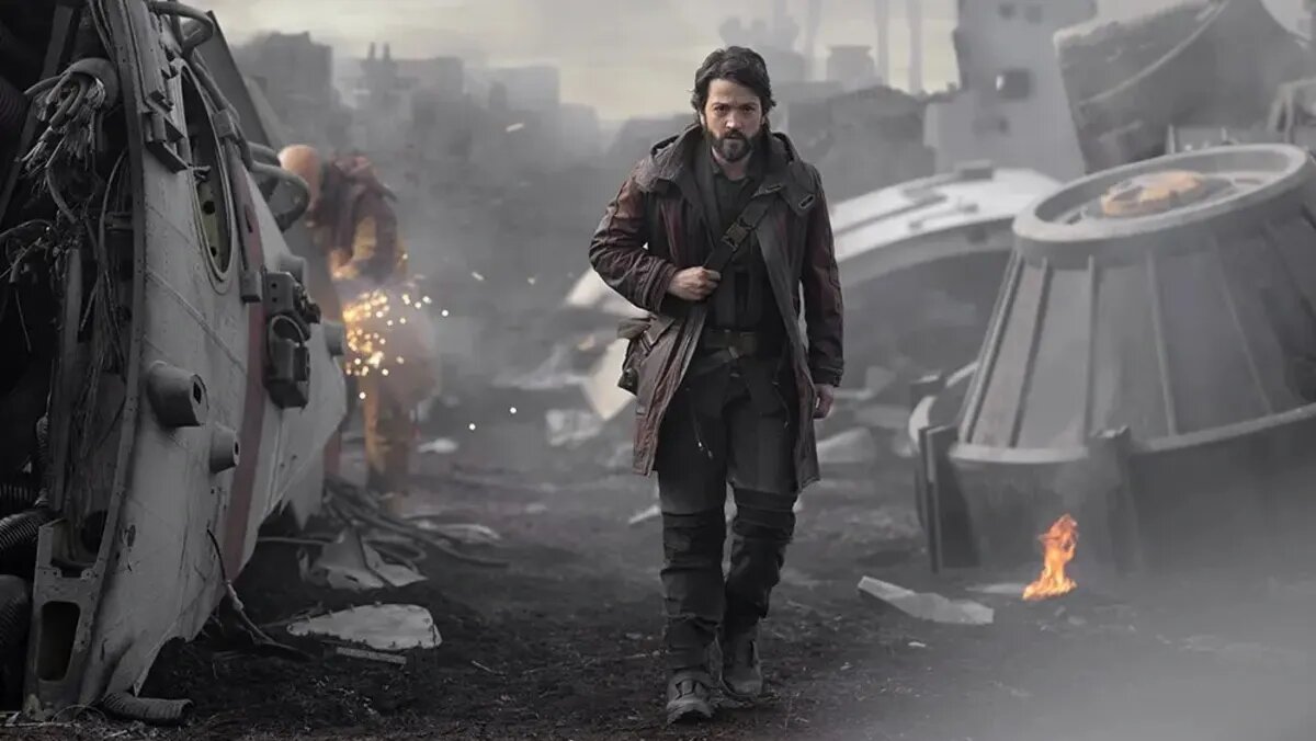 Роль Кассиана исполнил также Диего Луна