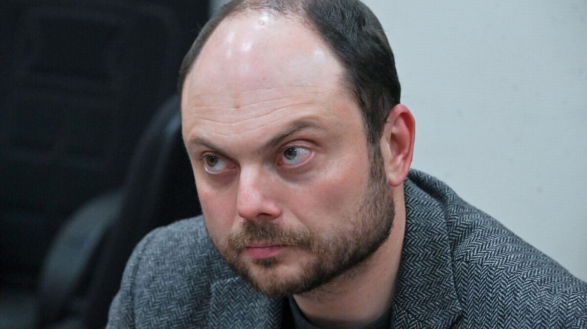    Оппозиционный политик Владимир Кара-Мурза, подозреваемый в распространении фейков о российской армии, на заседании Басманного суда города Москвы© РИА Новости / Евгений Одиноков