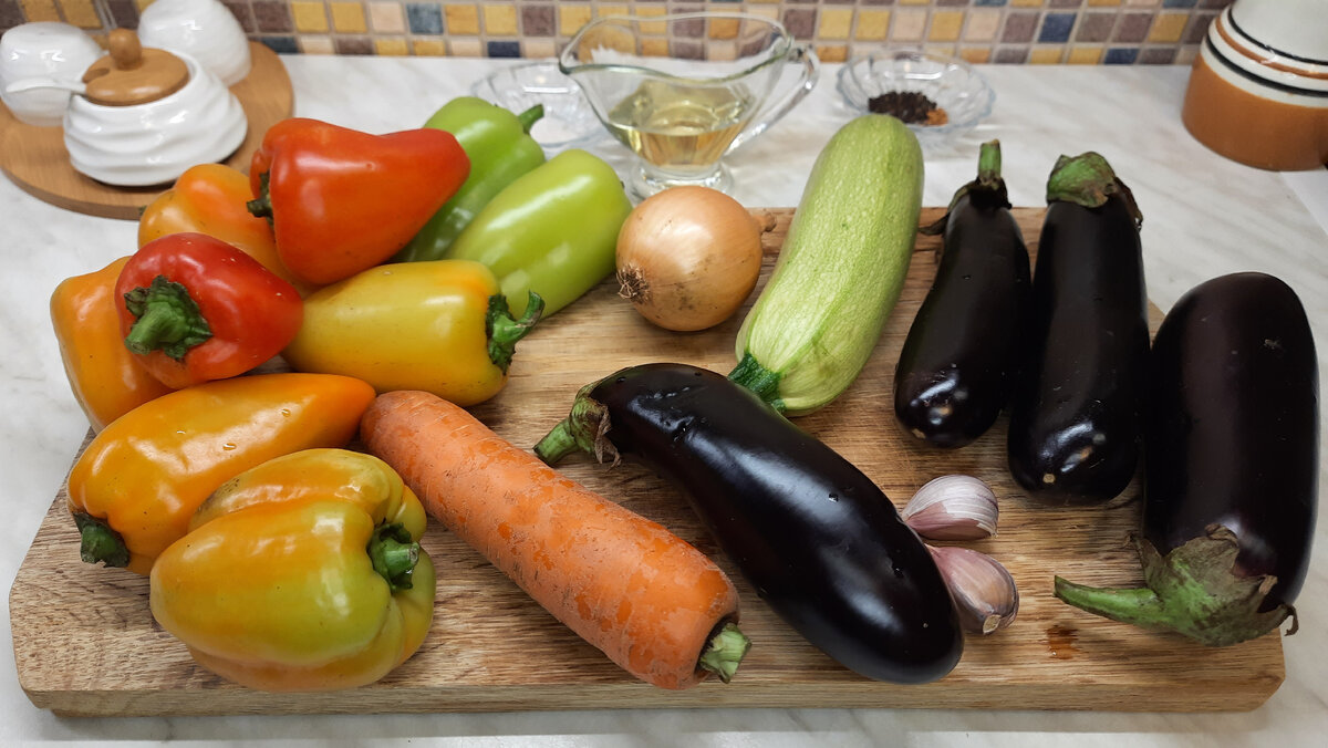 Овощи можно использовать любые, на своё усмотрение и вкус. Так же хорошее сочетание с капустой, сельдереем, грибами.