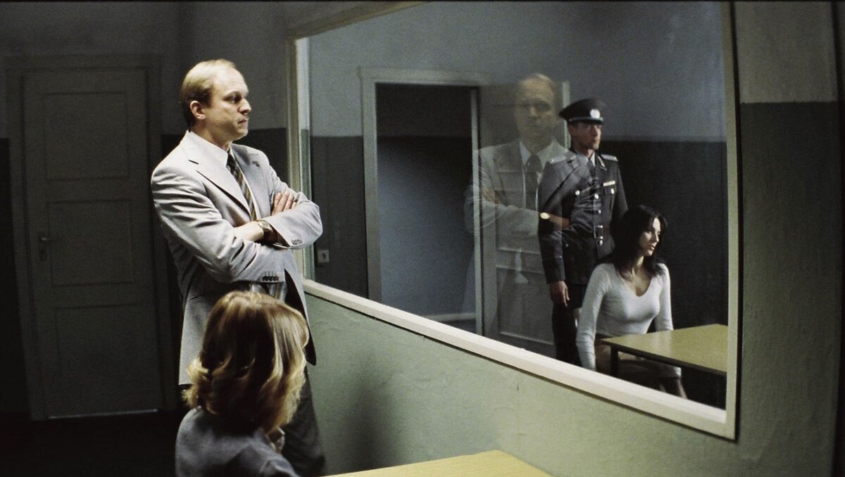 Фото с сайта https://zerist.ru/catalog/zerkala/zerkalo-shpion/