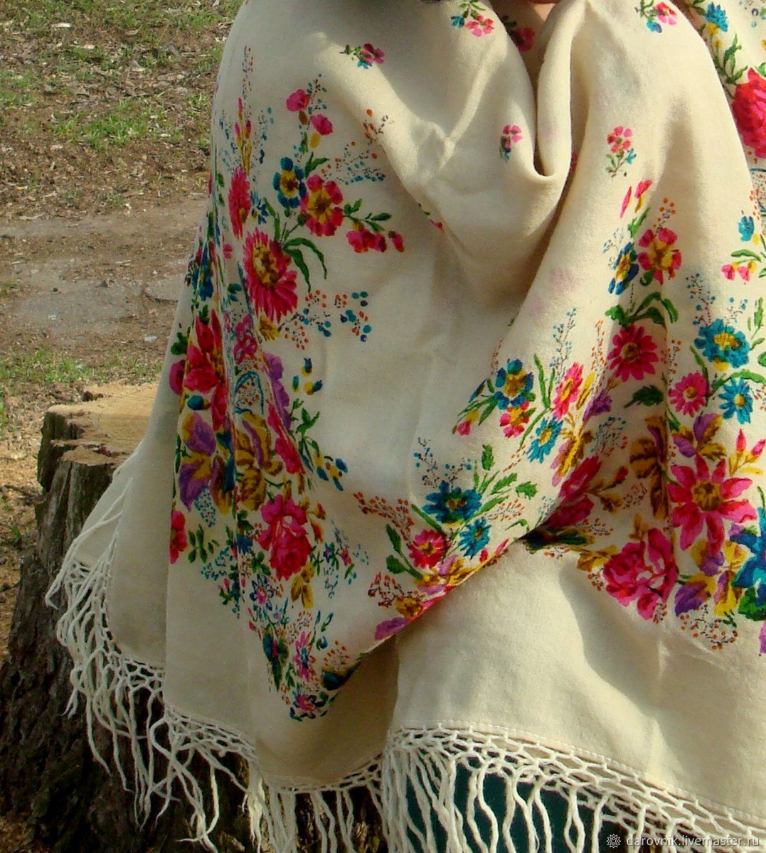 шаль старинная. старый замок шаль павловопосадская. старинные платки и шали. платок винтаж павлово посадский. павлопосадский платок жемчужный берег.