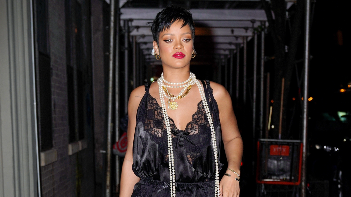 Рианна, не зря всю жизнь любила оверсайз