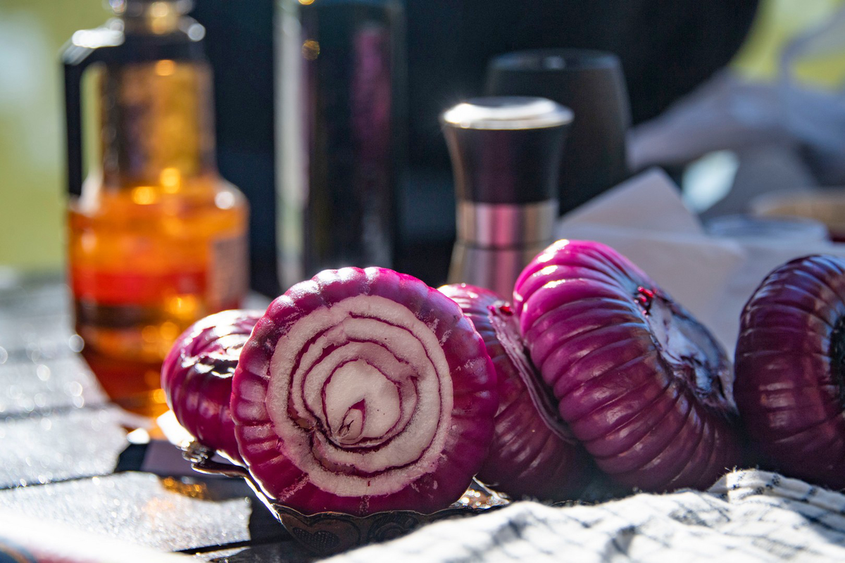 Настоящий ялтинский лук. Выбирать умею – целый репортаж этому делу посвятил! 