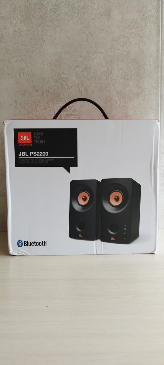 Коробка с колонками jbl