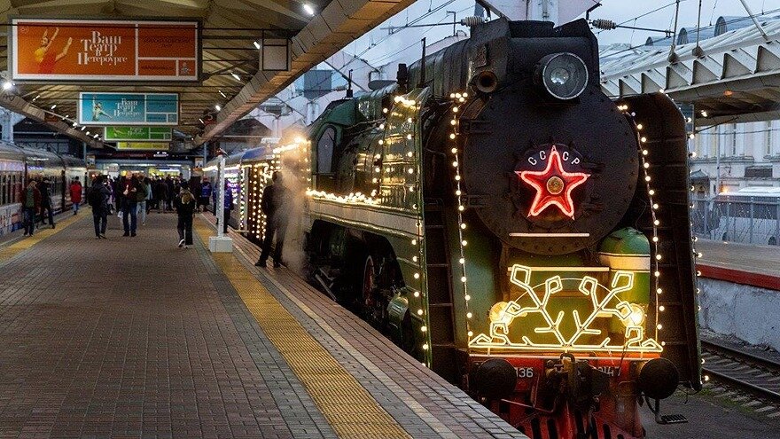     Посетить передвижную резиденцию новогоднего волшебника, которая пробудет в Уфе более двух часов, стоит от 1950 рублей, сообщает сайт poezddedamoroza.ru.
