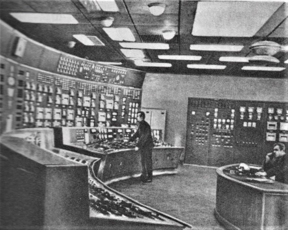 ТашГРЭС. Пульт управления. Фото из энциклопедии "Ташкент", г.Ташкент, 1983 год.