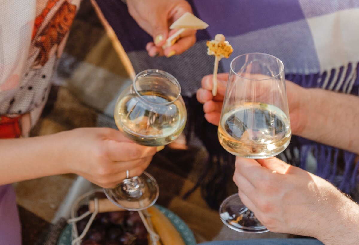 Шевр и Соболевский — идеально к белому вину.