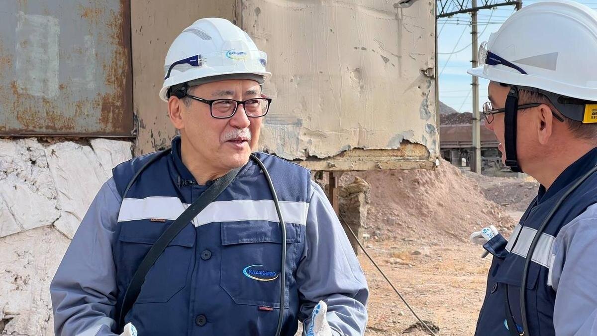    Мейрам Кажыкен на встрече с шахтерами:пресс-служба штаба М.Кажыкен