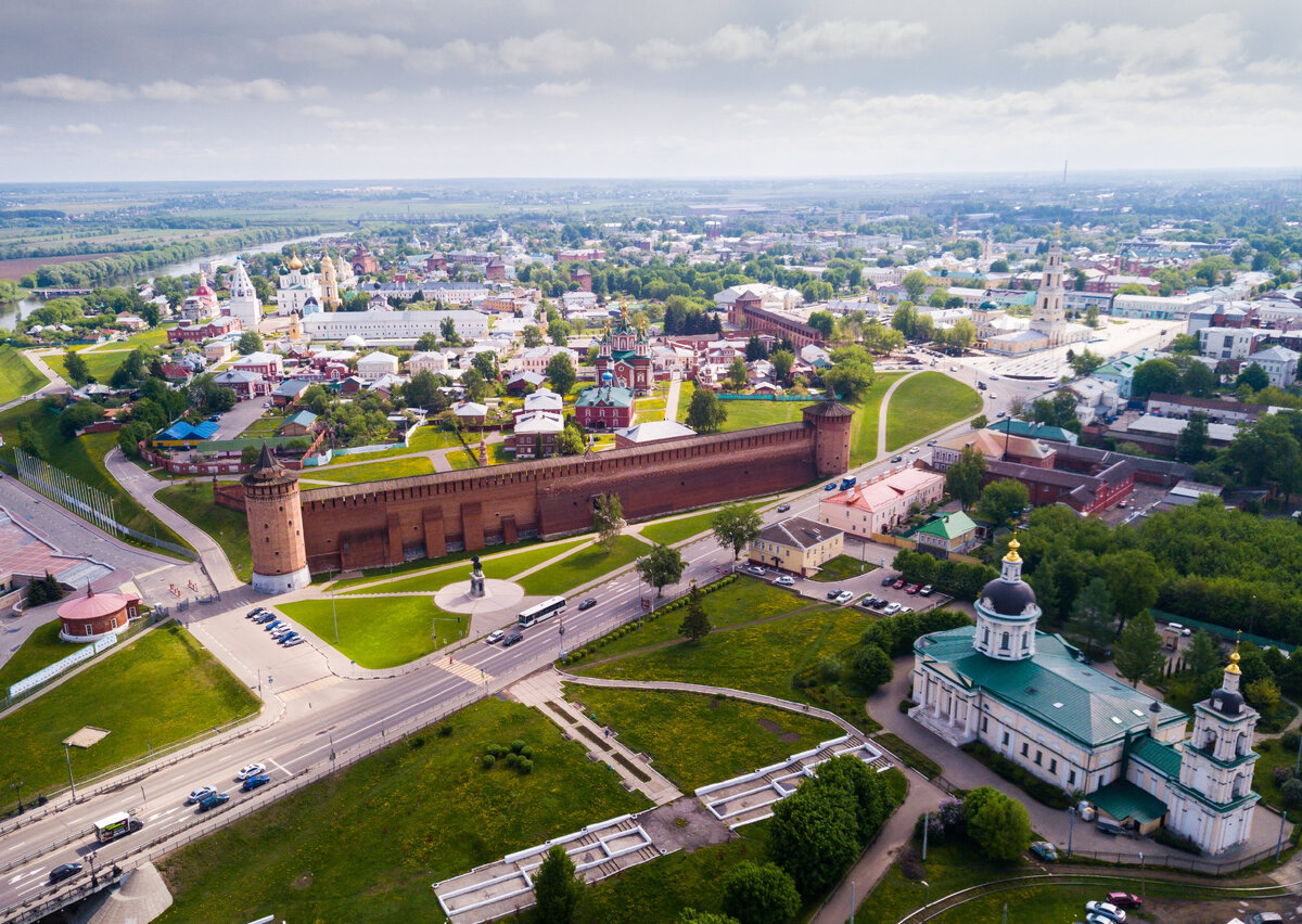 Живописный вид с высоты на Коломенский кремль